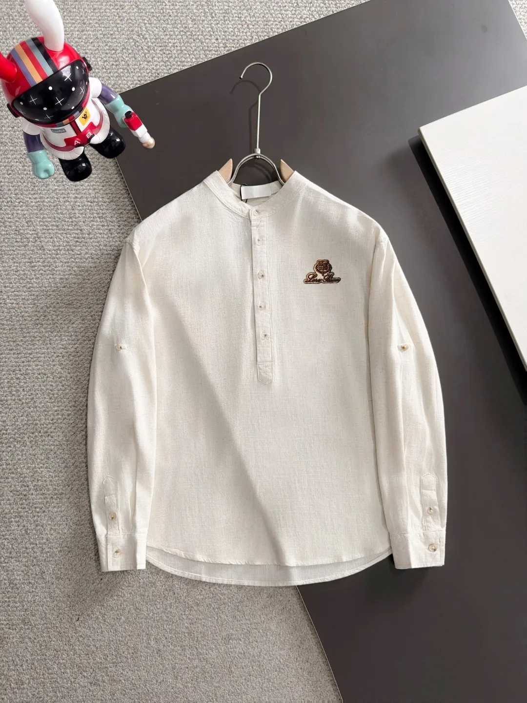 Next day shipping High Quality LP 2041 Fall/Winter New Arrival Men's Long T. Continuation of the Classic Lao Qianfeng casual long T. This polo shirt is made of original counter knitted cotton fabric and linen, with a timeless design that can transcend fashion trends. Classic style, the brand LOGO is three-dimensional and unique, making the whole thing more detailed. Fitted version, fabric, comfortable, skin-friendly, breathable, very practical for daily commuting and leisure. Highly recommended. Size: M-3XL. Please state your height and weight when placing an order.